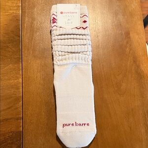 ❄️❄️❄️Fun winters Pure Barre White and Red Athletic Grip Socks
